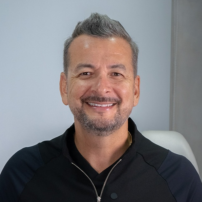 Dr. Arnoldo Cerna - Cirujano Estético y Reconstructivo | Guía Médica en Línea de El Salvador